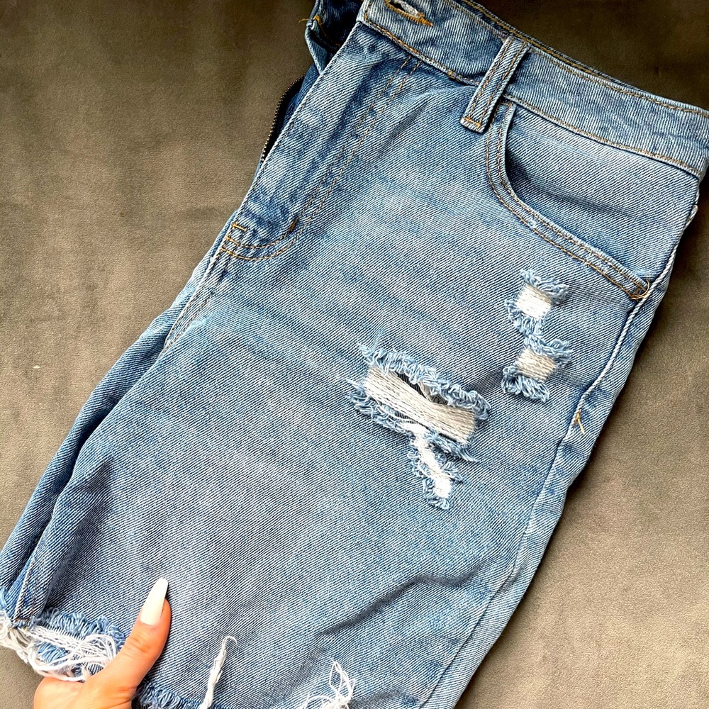 WILD FABLE women’s distressed short